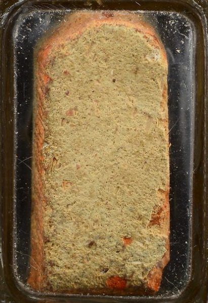 พระกรุนาดูนตัดเดี่ยว เนื้อดิน จ.มหาสารคาม มีเลี่ยมเงินพร้อมห้อย