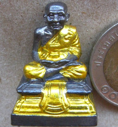 หลวงพ่อทวด พระบูชาตั้งหน้ารถ ฐานเหลี่ยมก้นลายเซ็นต์ เสาร์5 ปี2551 วัดห้วยมงคล จ ประจวบคีรีขันธ์ เนื้