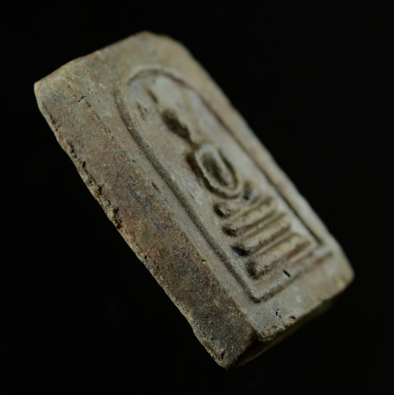 พระสมเด็จมงคลมหาลาภ หลังยันต์นะล้อม เนื้อดิน พ.ศ.2499