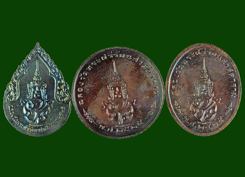  เคาะแรกแดง** เหรียญพระแก้วมรกต หลังภปรฉลองกรุงรัตนโกสินทร์ 200 ปี พ.ศ.2525ครบชุด สามสามฤดู บล็อคพระ