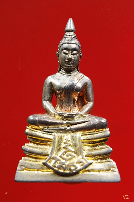 รูปหล่อหลวงพ่อโสธร กรมตำรวจ สามกษัตริย์ คอสามเส้น ผิวเดิม ๆ สภาพสวย พร้อมกล่องเดิม.../862