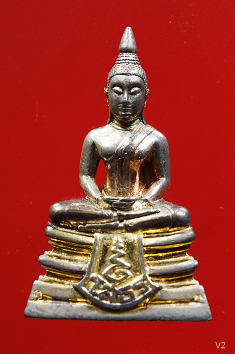 รูปหล่อหลวงพ่อโสธร กรมตำรวจ สามกษัตริย์ คอสามเส้น ผิวเดิม ๆ สภาพสวย พร้อมกล่องเดิม.../862