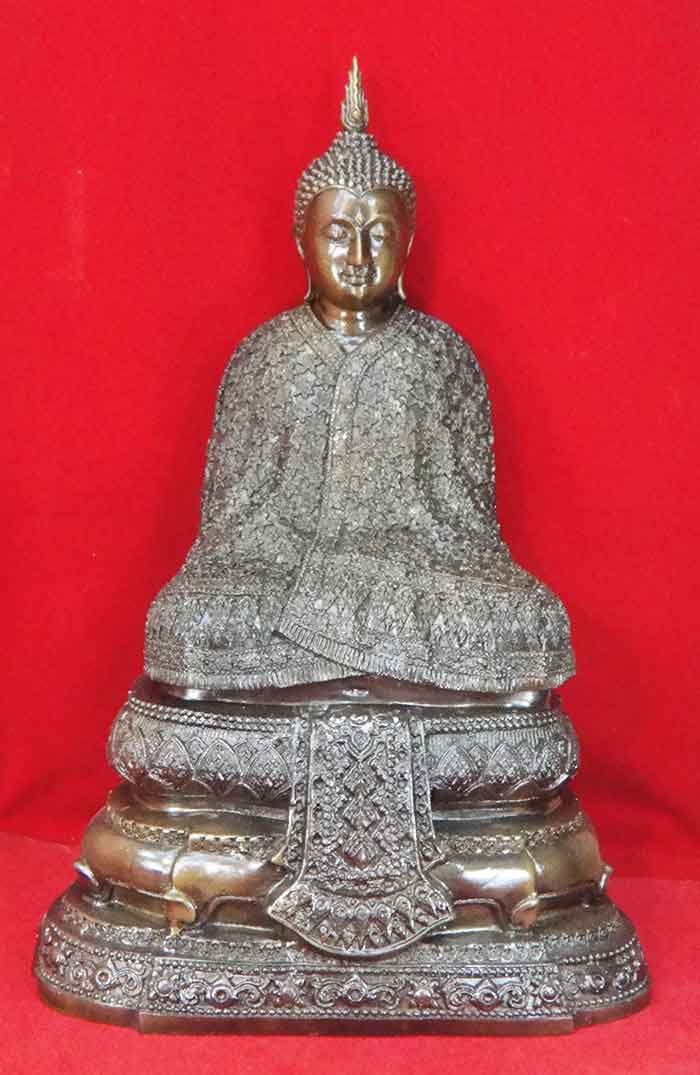 พระแก้วมรกต ทรงเครื่องฤดูหนาว เนื้อโลหะรมดำมันปู ขนาดตั้งบูชาองค์ใหญ่ หน้าตัก 7 นิ้ว นิ้ว ฐานกว้าง 1