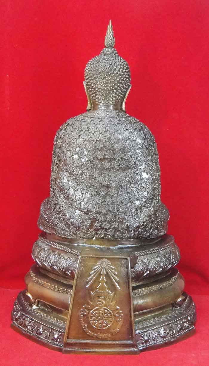 พระแก้วมรกต ทรงเครื่องฤดูหนาว เนื้อโลหะรมดำมันปู ขนาดตั้งบูชาองค์ใหญ่ หน้าตัก 7 นิ้ว นิ้ว ฐานกว้าง 1