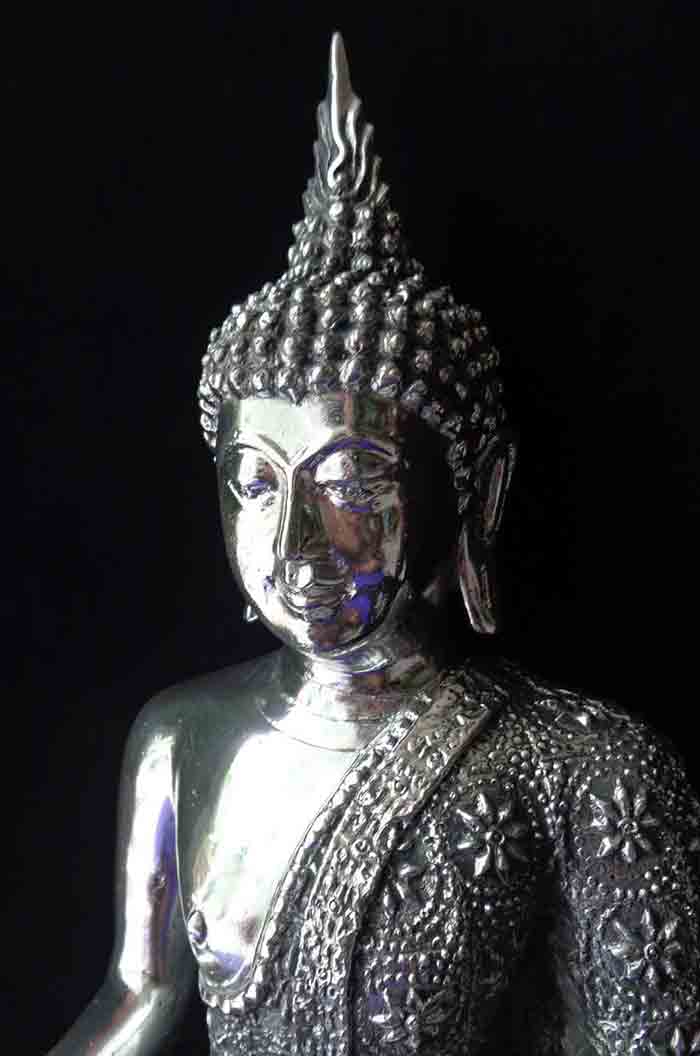 ***พระบูชาย้อนยุคแบบสุโขทัยนั่งเรือ เนื้อเงินยวงขัดเงา หน้าตัก 9 นิ้ว จีวรลายดอกฐานดินไทย พุทธศิลป์ใ