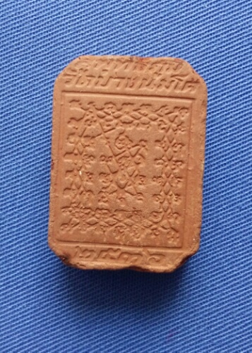 พระหลวงพ่อฤๅษีลิงดำ พิมพ์ทรงไก่ รุ่นสู่พุทธภูมิ ปี 2536 เนื้อดิน วัดบางนมโค จ.อยุธยา