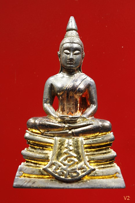 รูปหล่อหลวงพ่อโสธร กรมตำรวจ สามกษัตริย์ ผิวเดิม ๆ สภาพสวย พร้อมกล่องเดิม.../976