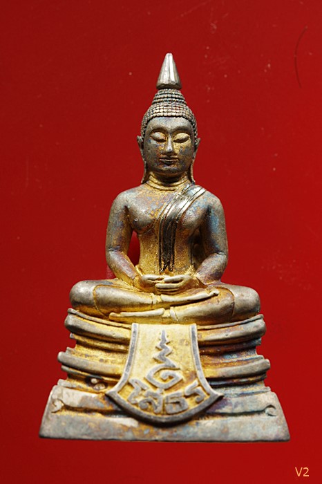 รูปหล่อหลวงพ่อโสธร กรมตำรวจ เนื้อเงินขัดเงา คอสามเส้น เห็นชัด ๆ ผิวเดิม ๆ พร้อมกล่องเดิม.../2