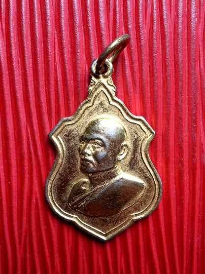 100 ฿ เหรียญหลวงพ่อแพ วัดพิกุลทอง จ.สิงห์บุรี " เนื้อกะหลั่ยทอง "