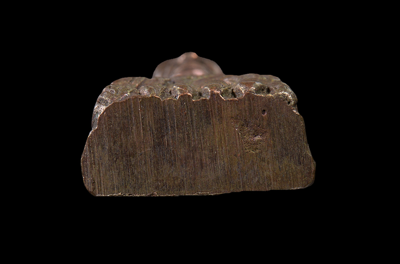 หลวงปู่ทวด หลังเตารีด เนื้อนวะโลหะ พิมพ์กลาง รุ่นสร้างโรงพยาบาลโคกโพธิ์ ปี 2539