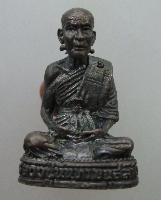 ๒๐ รูปหล่อหลวงปู่นันทา มนุสลาโภ วัดป่าอุดมธรรม รุ่นบารมีทรัพยชุ่มเย็น