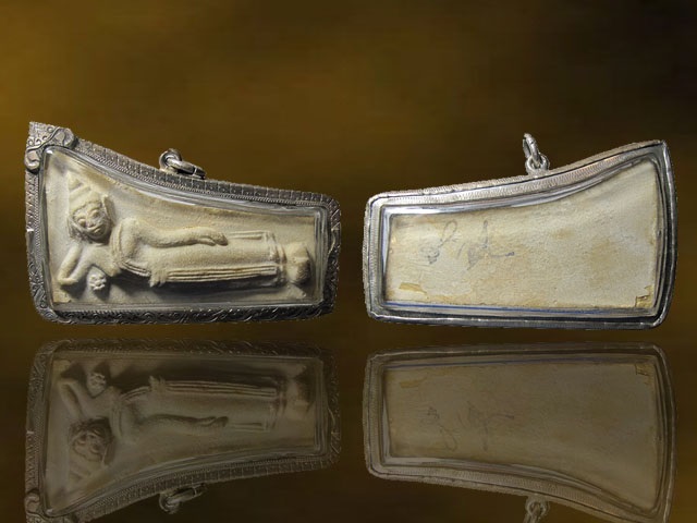 ปี 2517 พระสมเด็จบางขุนพรหม พิมพ์ไสยาสน์ เลี่ยมเงิน