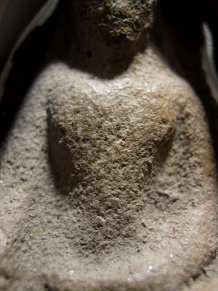 พระนางเขาหลวง เนื้อดิน กรุเขาหลวง จ.สุโขทัย มีเลี่ยมพลาสติกเปิดหน้าปิดหลัง