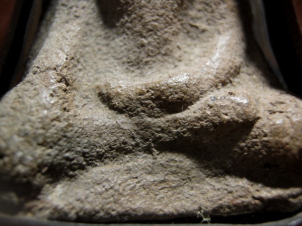 พระนางเขาหลวง เนื้อดิน กรุเขาหลวง จ.สุโขทัย มีเลี่ยมพลาสติกเปิดหน้าปิดหลัง