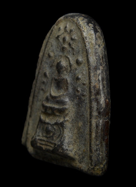 พระพิมพ์บัวเล็บช้าง เนื้อดิน กรุวัดชนะสงคราม กรุงเทพฯ มาพร้อมบัตรรับรอง