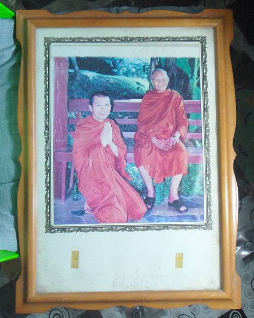 รูปถ่ายหลวงพ่อจรัญ วัดอัมพวัน สิงห์บุรี ขนาดรวมกรอบ 14x19นิ้ว