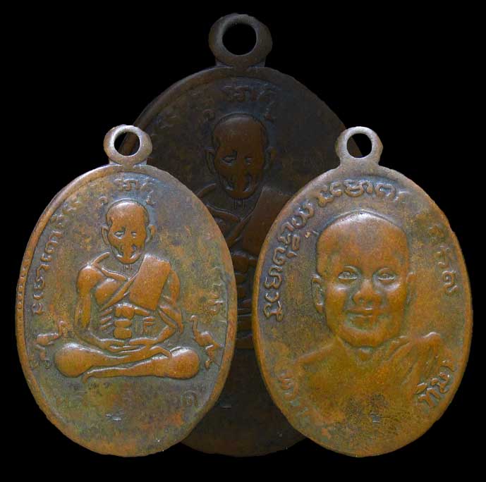 เหรียญหลวงปู่ทวดปี 02 ไข่ปลาเล็ก สภาพใช้สึก เคาะเดียวครับ