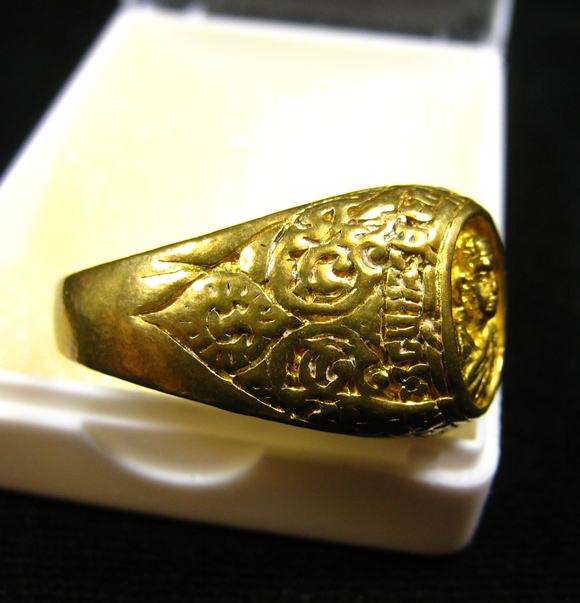 แหวนรูปหลวงปู่หมุน ฐิตสีโล หลวงปู่หมุน ฐิตสีโล รุ่น เสาร์ 5 มหาเศรษฐี เนื้อทองทิพย์ ปี 2543