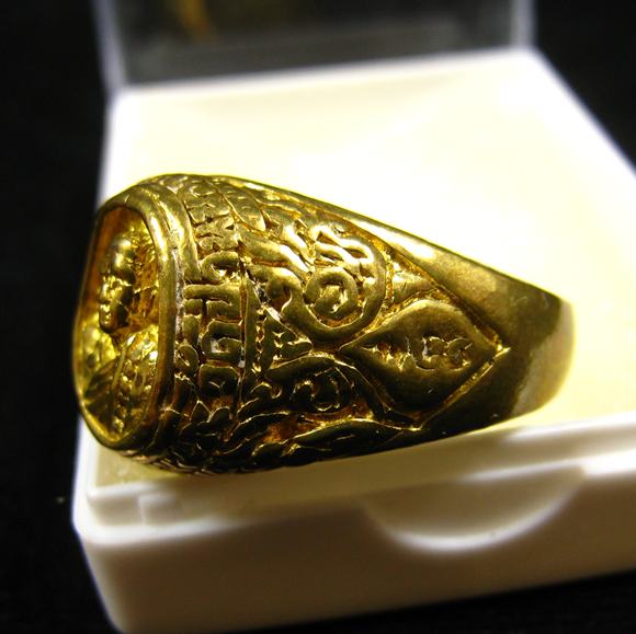 แหวนรูปหลวงปู่หมุน ฐิตสีโล หลวงปู่หมุน ฐิตสีโล รุ่น เสาร์ 5 มหาเศรษฐี เนื้อทองทิพย์ ปี 2543