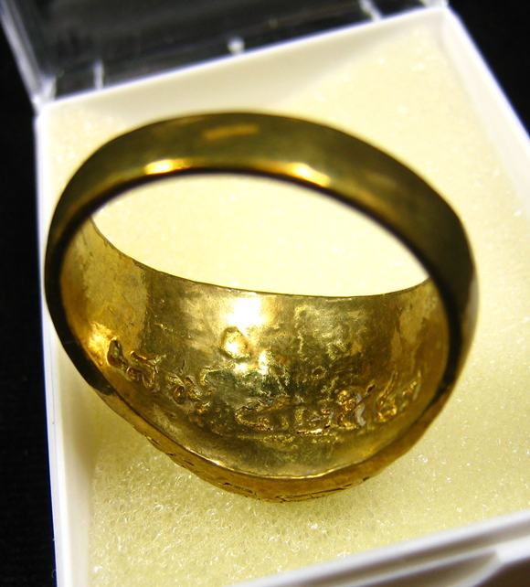 แหวนรูปหลวงปู่หมุน ฐิตสีโล หลวงปู่หมุน ฐิตสีโล รุ่น เสาร์ 5 มหาเศรษฐี เนื้อทองทิพย์ ปี 2543