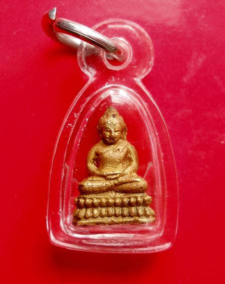 ๑ใน๙๙๙ องค์ พระชัยวัฒน์ เนื้อทองทิพย์ รุ่นไตรมาสรวยทันใจ หลวงปู่หมุน ปลุกเสก ปี43 