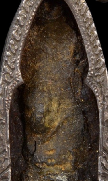 พระร่วงนั่ง เนื้อชินเงิน จ.สุโขทัย พระมีเลี่ยมเงินและมีบัตรรับรองความแท้