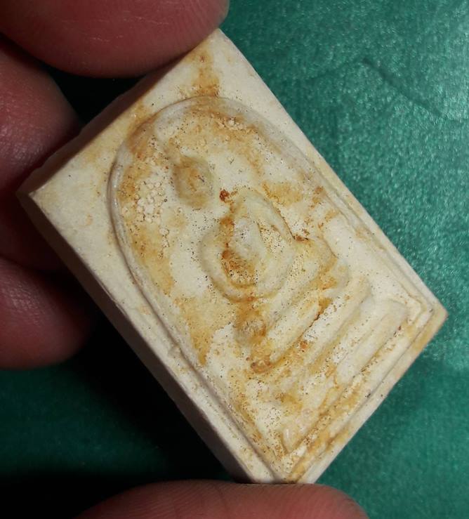 สมเด็จพระญาณสังวร วัดบวรนิเวศวิหาร " พระสมเด็จแช่น้ำมนต์ ฝังตะกรุด1ดอก หมายเลขประจำองค์พระ 906 "