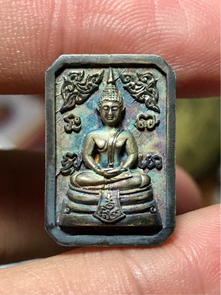 หลวงพ่อโสธร ประวัติศาสตร์ ๘๐ ปี กรมตำรวจ เนื้อเงินขัดเงาบางส่วน  จำนวนการสร้าง 50,000 องค์ 