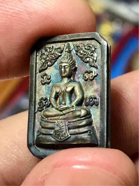 หลวงพ่อโสธร ประวัติศาสตร์ ๘๐ ปี กรมตำรวจ เนื้อเงินขัดเงาบางส่วน  จำนวนการสร้าง 50,000 องค์ 