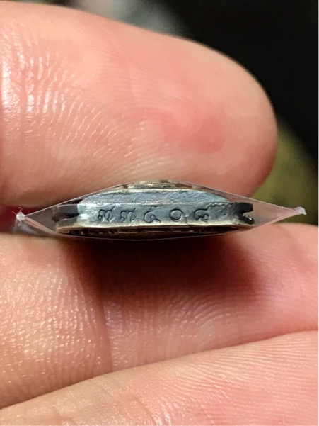 หลวงพ่อโสธร ประวัติศาสตร์ ๘๐ ปี กรมตำรวจ เนื้อเงินขัดเงาบางส่วน  จำนวนการสร้าง 50,000 องค์ 