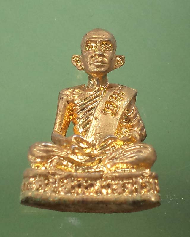 รูปหล่อเหมือนหลวงพ่อเชย วัดตาลบำรุงกิจ ปี 2547 กะหลั่ยทองฐานอุดผงวิเศษ **เคาะเดียว**