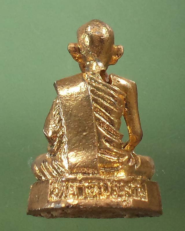 รูปหล่อเหมือนหลวงพ่อเชย วัดตาลบำรุงกิจ ปี 2547 กะหลั่ยทองฐานอุดผงวิเศษ **เคาะเดียว**