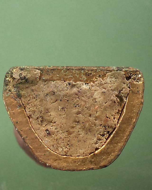 รูปหล่อเหมือนหลวงพ่อเชย วัดตาลบำรุงกิจ ปี 2547 กะหลั่ยทองฐานอุดผงวิเศษ **เคาะเดียว**