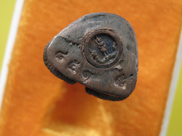 หลวงปู่คำพันธ์ รูปเหมือน นั่งพญานาค ปี42 เนื้อนวะโลหะ กล่อ งเดิม