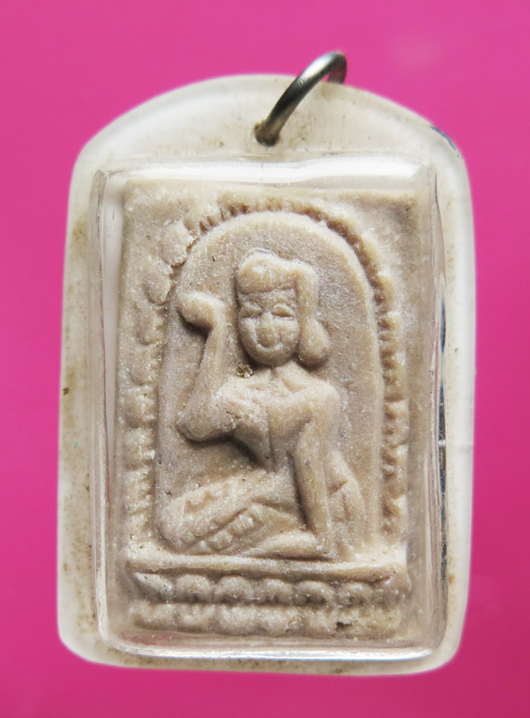 แม่นางกวักหลังรูปเหมือนหลวงพ่อเปิ่น(วัดบางพระ)พิมพ์ใหญ่ เนื้อผงน้ำมันปี 09 วัดโคกเขมา จ.นคนปฐม