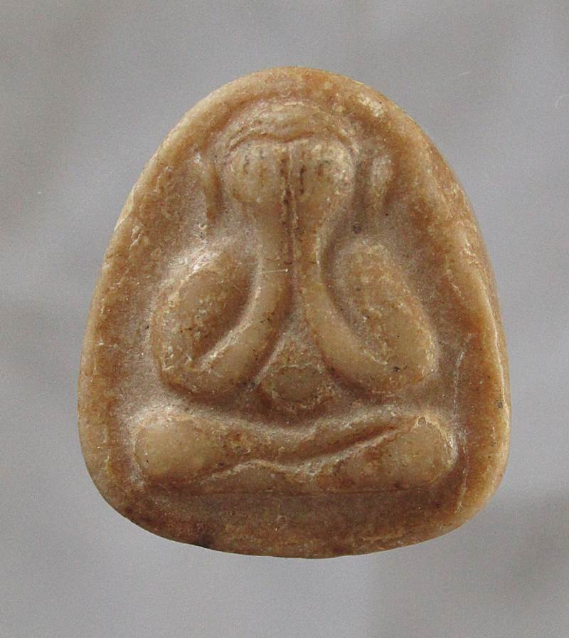 20บาท พระปิดตาเนื้อผงน้ำมัน หลังยันต์ วัดฝาง จ.ชัยนาท ประมาณ 252กว่าๆ