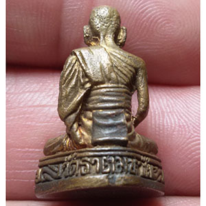 พระรูปหล่อ หลวงพ่อเฮง วัดเขาดินใต้ จ.นครสวรรค์