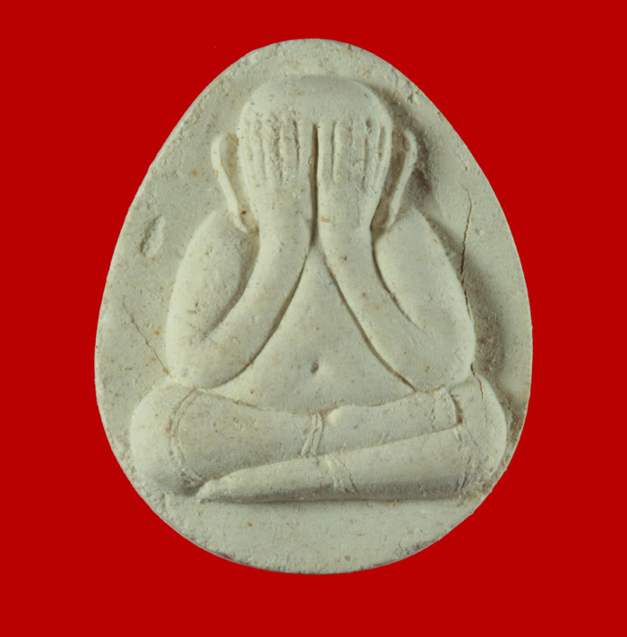 พระปิดตาเนื้อผง รุ่น บุญญาบารมี หลวงปู่คำพันธ์ โฆสปัญโญ วัดธาตุมหาชัย จ.นครพนม ปี ๒๕๓๖ 