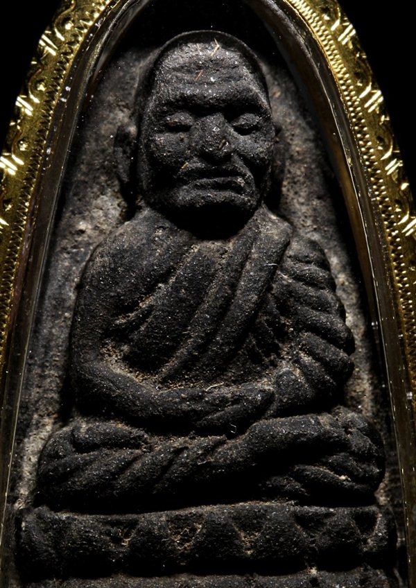 พระหลวงปู่ทวดเนื้อว่าน พิมพ์ใหญ่ ปี 2524 วัดช้างให้ จ.ปัตตานี