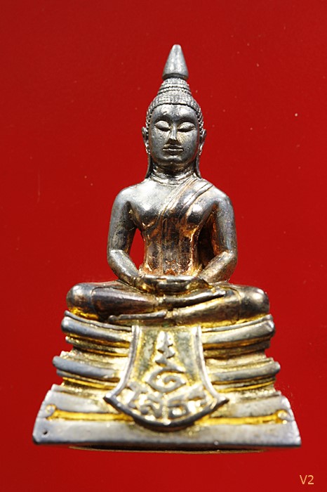 รูปหล่อหลวงพ่อโสธร กรมตำรวจ สามกษัตริย์ ผิวเดิม ๆ สภาพสวย พร้อมกล่องเดิม.../974