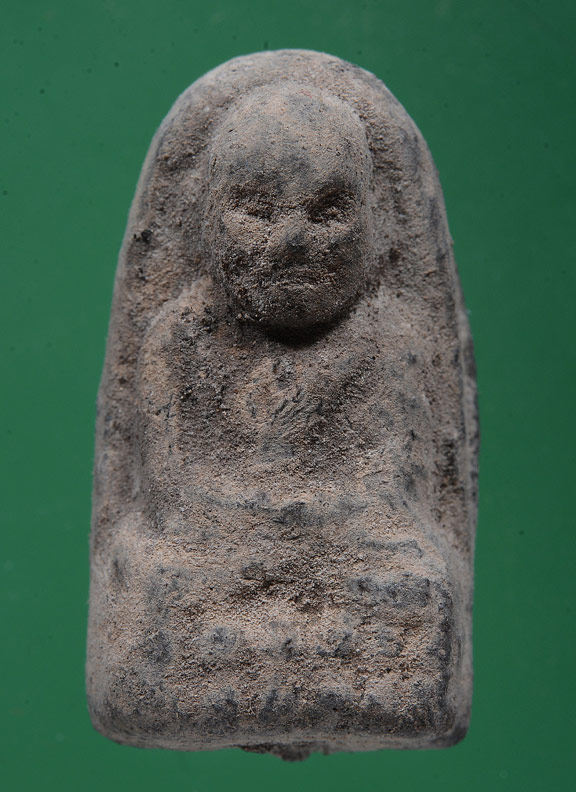 หลวงพ่อทวดเนื้อว่านรุ่นบูรณะเจดีย์ วัดช้างให้ 2551พิมพ์พระรอดเล็ก