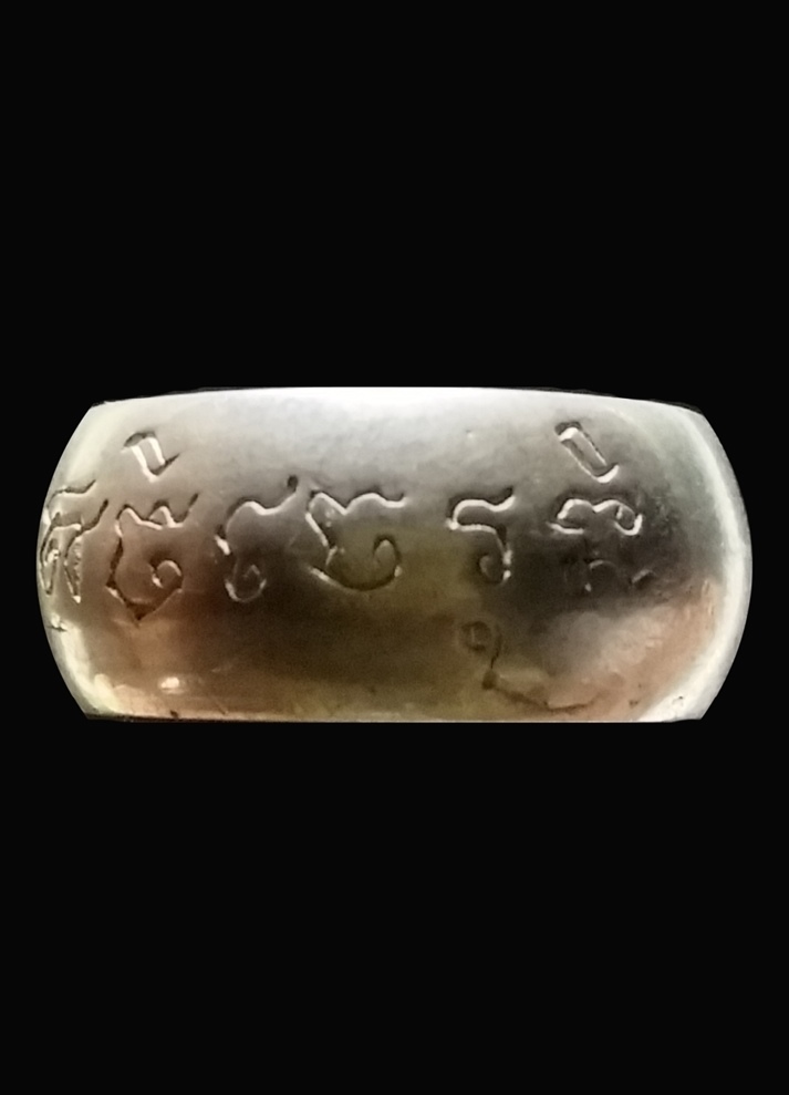 แหวนนิ้วเพชรพระอิศวร หลวงปู่หมุน เนื้อเงิน ปี2542 ขนาด 1.8 เซนติเมตร