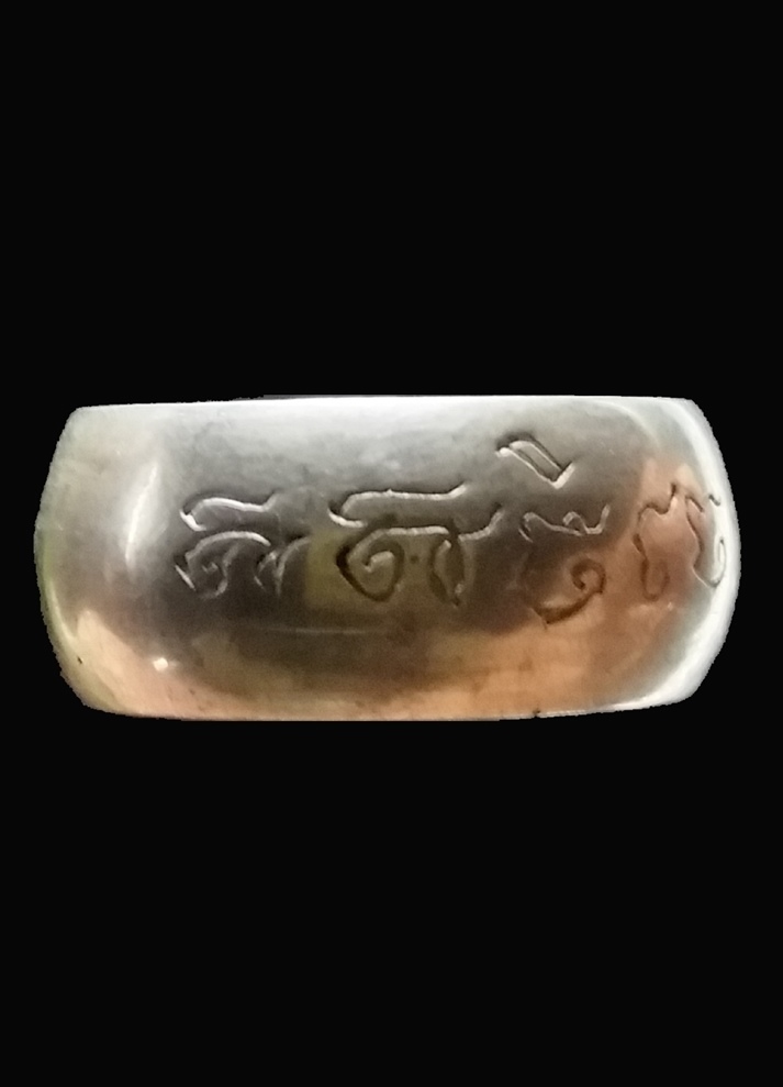 แหวนนิ้วเพชรพระอิศวร หลวงปู่หมุน เนื้อเงิน ปี2542 ขนาด 1.8 เซนติเมตร