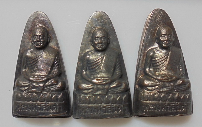 รูปเหมือนปั๊ม พิมพ์เตารีด รุ่น 1 หลวงพ่อลิ้นดำ วัดนิโครธาราม ( มาเลเซีย ) จัดไป 3 องค์