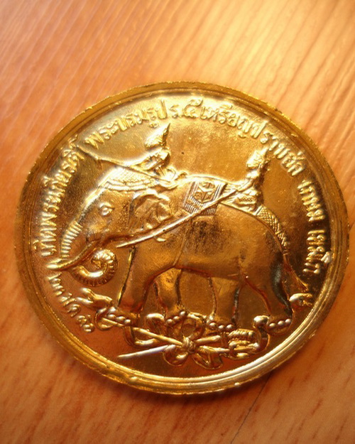 กระไหล่ทองจากวัดแท้ เสด็จพ่อรัชกาลที่ 5เหรียญปราบฮ่อ หลวงพ่อเกษมเขมโกสุสานไตรลักษณ์ จ.ลำปาง 23 มค 25