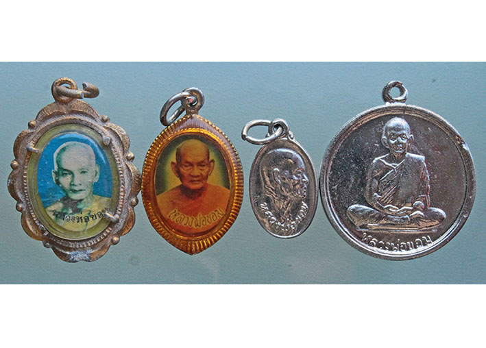 หลวงพ่อขอม วัดไผ่โรงวัว 4 องค์เคาะเดียว 330