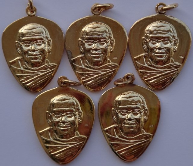  เหรียญเศรษฐี"เงินไม่ขาดบ้าน" ***** 20 เหรียญแถมเหรียญไสยสาสน์ เคาะเดียว650