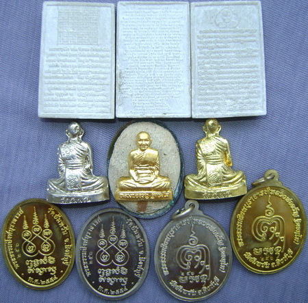 พระชุดกรรมการสร้างรั้วเล็กหลวงพ่อจรัญ วัดอัมพวัน รุ่นเจริญพร ปี2554