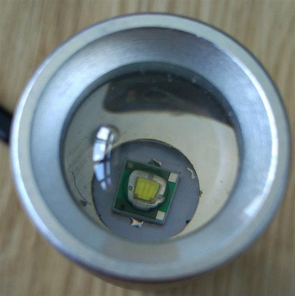 ไฟฉายแรงสูง ขนาดเล็กพกพาง่าย ชาร์จกับช่อง USB
