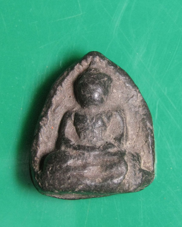 พระกรุเนื้อดิน สีดำ พิมพ์ ล.พ.โต